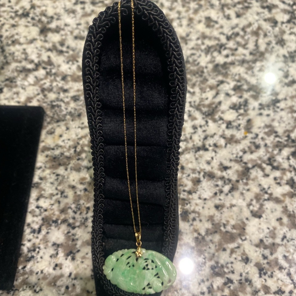 Expensive,Vintage jadeite Jade Pendant with 14k bail and 10k gold Necklace - Picture 6 of 7